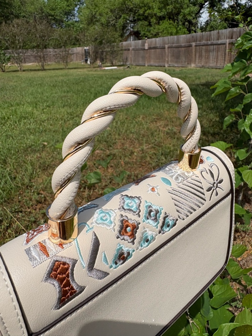 Embroidered Cream Top-Handle Crossbody Bag with Detachable Strap - Picture 3 of 9